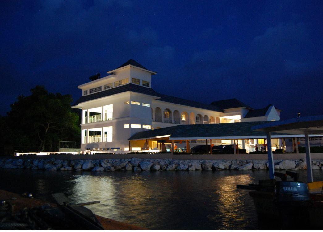 Glistening Waters Hotel Falmouth Exterior photo